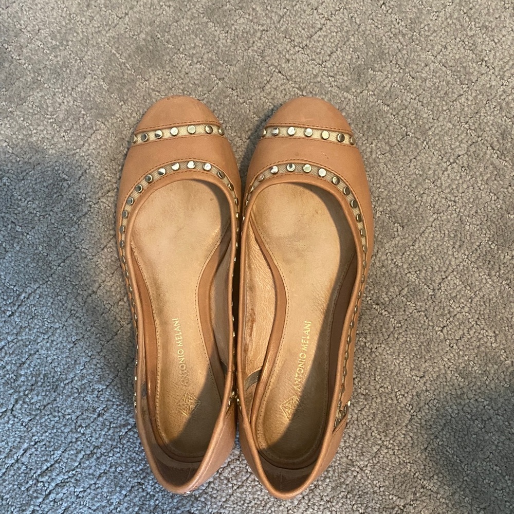 Tan flats